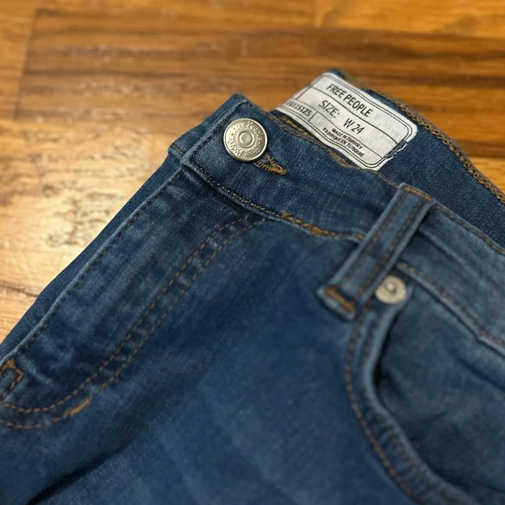 Free‎ People Women's Medium Blue Distressed Skinny Jeans, Size Waist 24